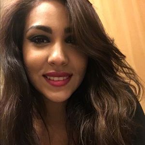 Meet your Posher, Anahi